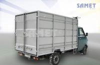 Semi trailer container